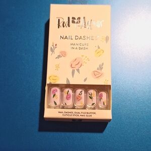 Red Aspen press on nail